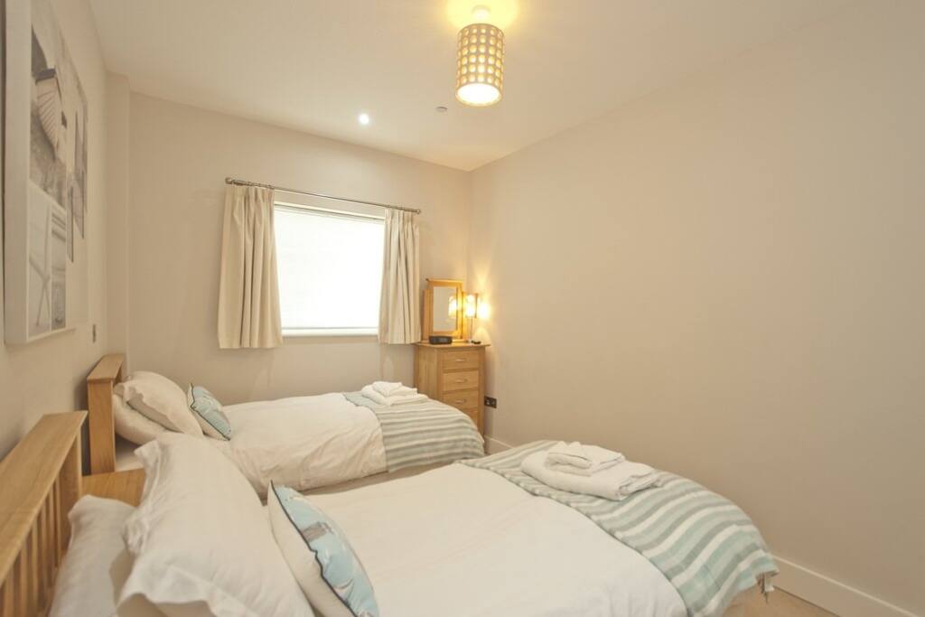 Twin bedroom