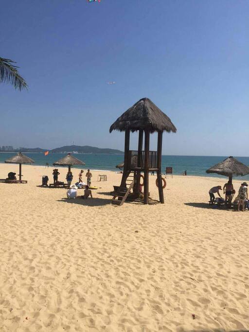 小区门口的海滩