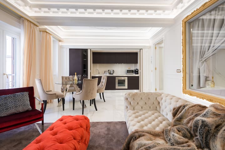 The Luxury Penthouse Apartment at Spanish Steps