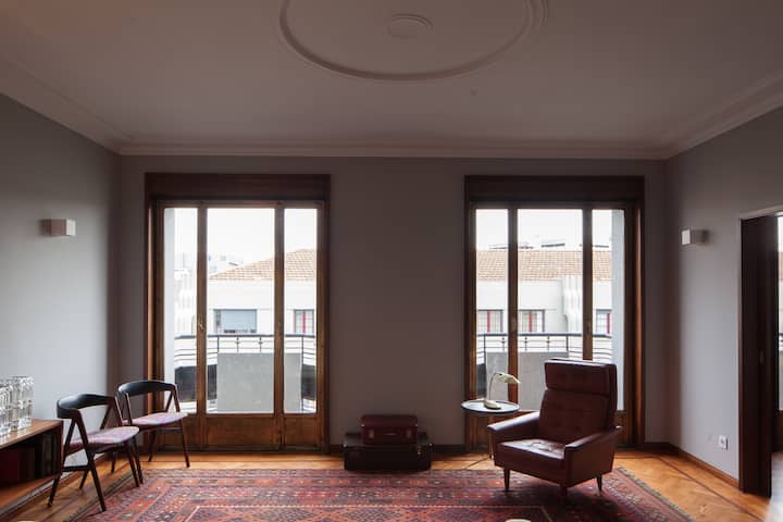 5º | Palácio do Comércio - Apartamentos para Alugar em Porto, Porto,  Portugal - Airbnb