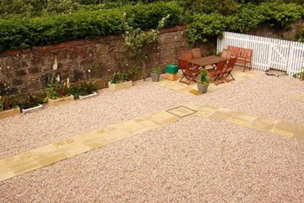 Courtyard garden