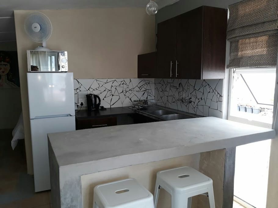 Kitchenette with counter