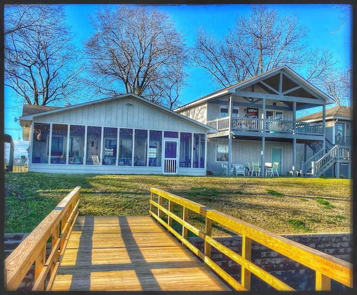 Moon Lake Escape on the water w great pier & dock! Houses for Rent in