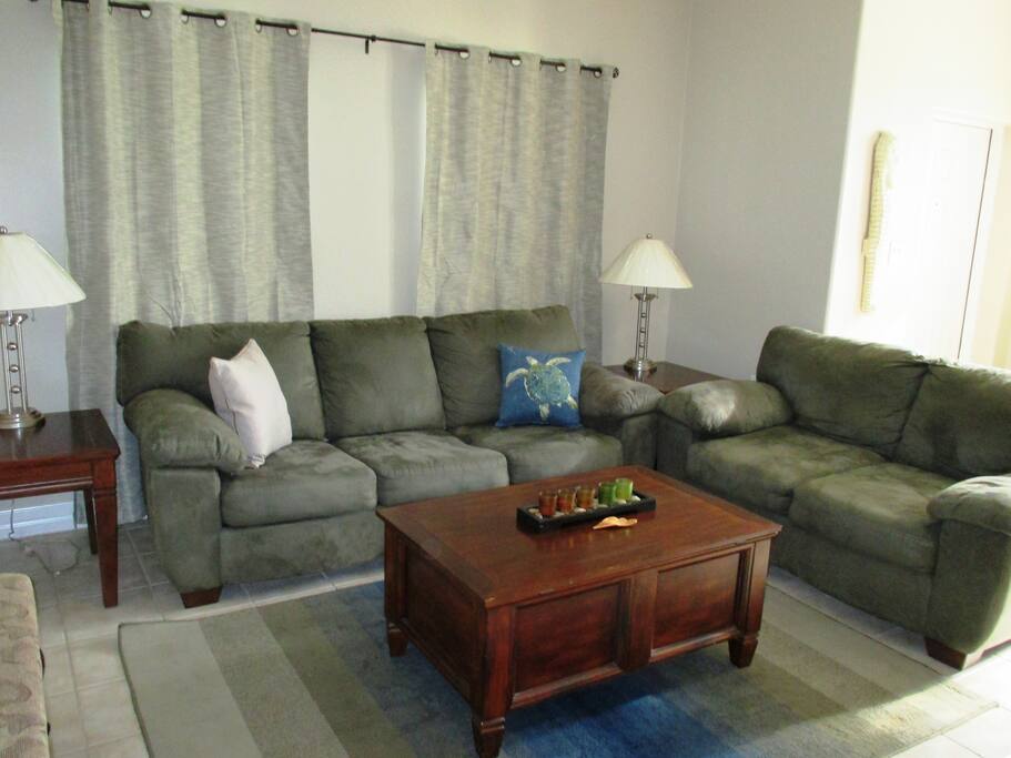 Living Area w/Sofa Bed