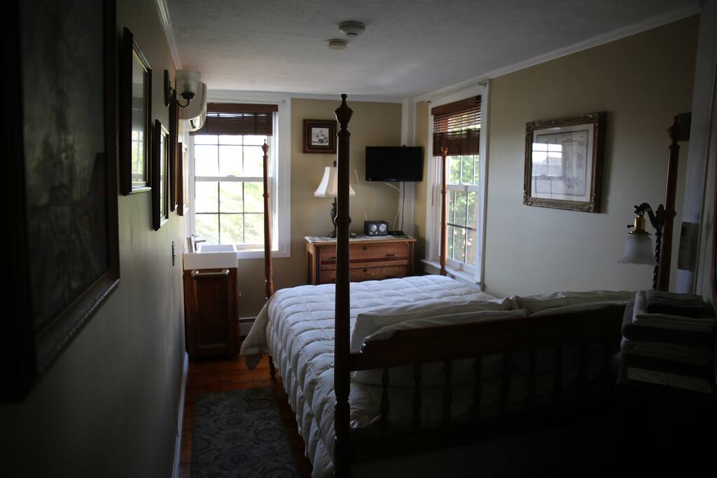 Full-sized bed, in room sink, TV with basic cable