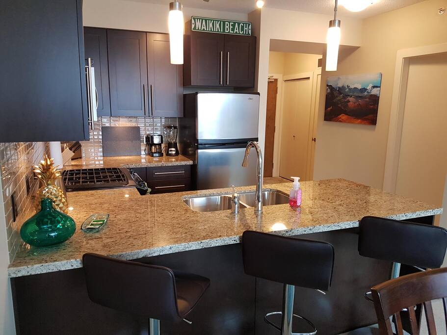 Enjoy a Second Dining Option at the Granite Breakfast Bar.