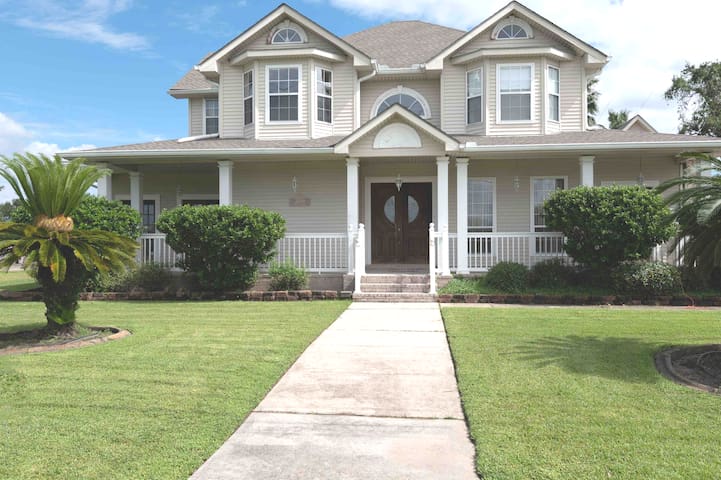 Large Mini Mansion gallery image 3