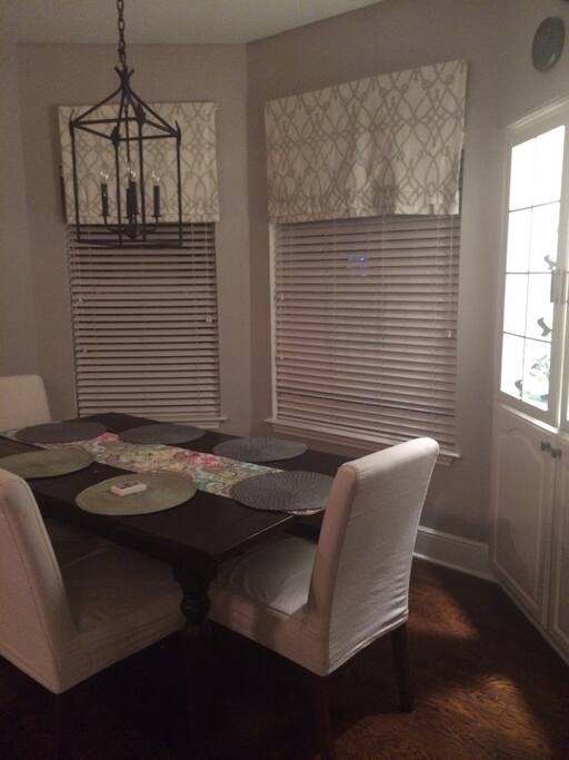 Kitchen seating for six or more