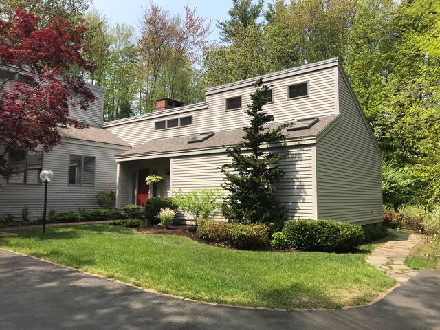 Kennebunk: Private Entrance to Designer Bedroom
