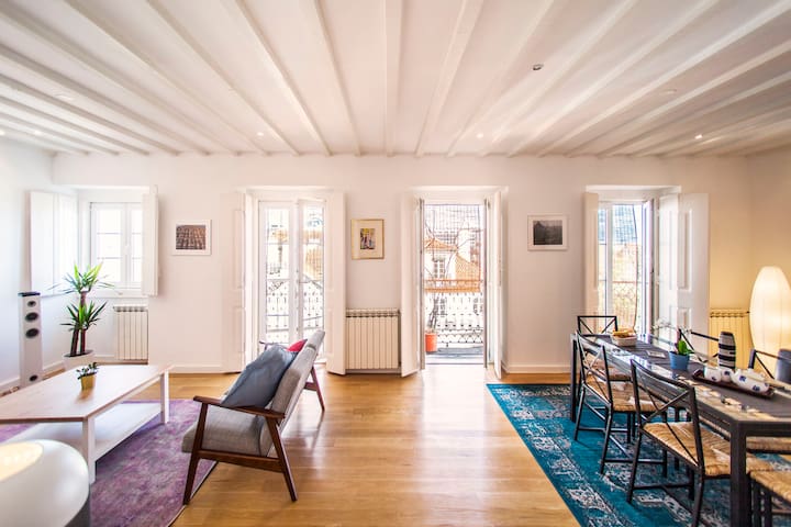 Boho-chic Alfama apartment with a river view