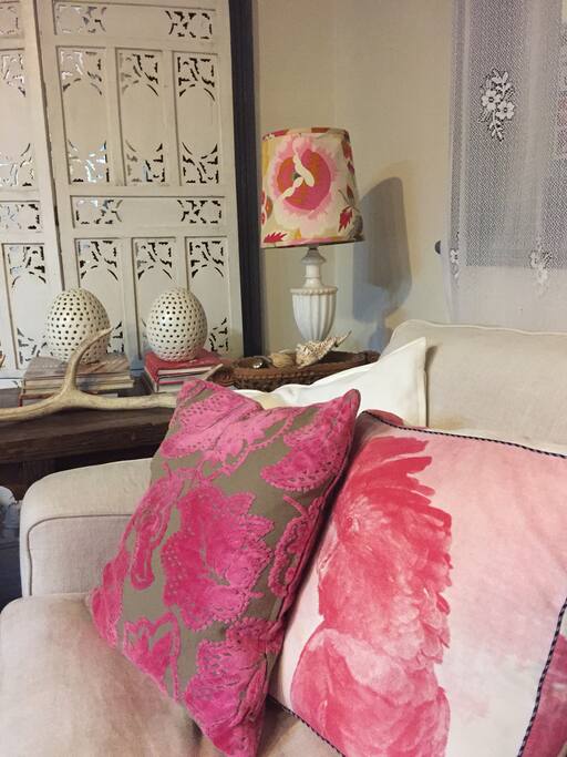 Lounge room details