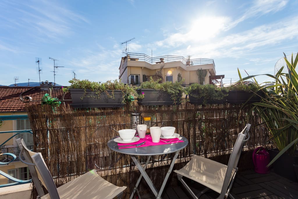 Petit déjeuner sur balcon