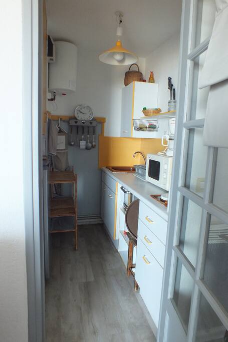Kitchenette.