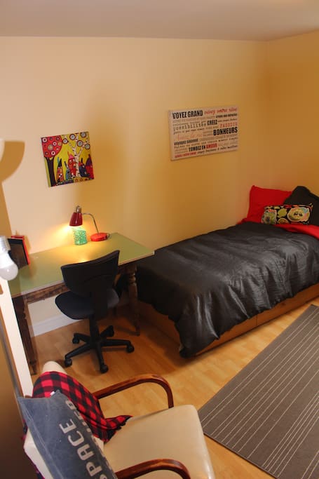 Chambre disponible, prix à la semaine et au mois. Vérifier