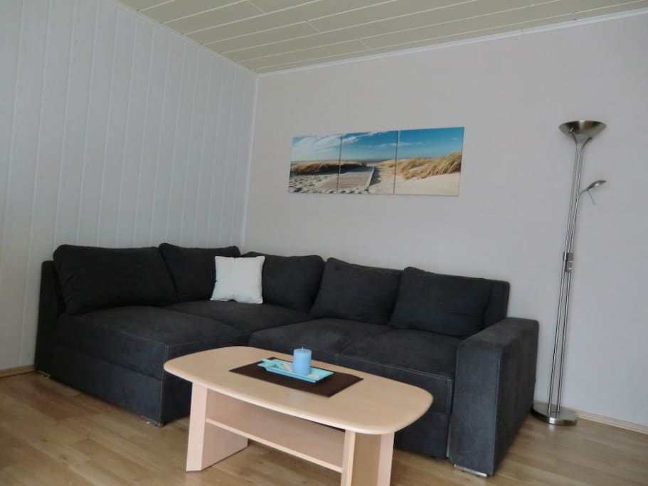 Auf dieser Couch kann man nicht nur prima sitzen, sondern auch schlafen.