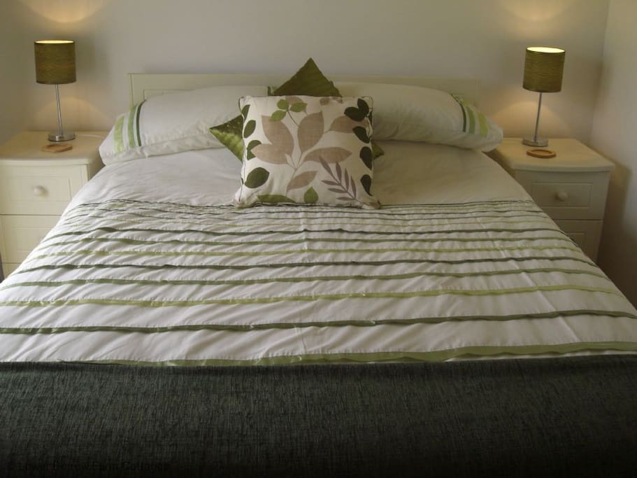 Double bedroom with en-suite bathroom