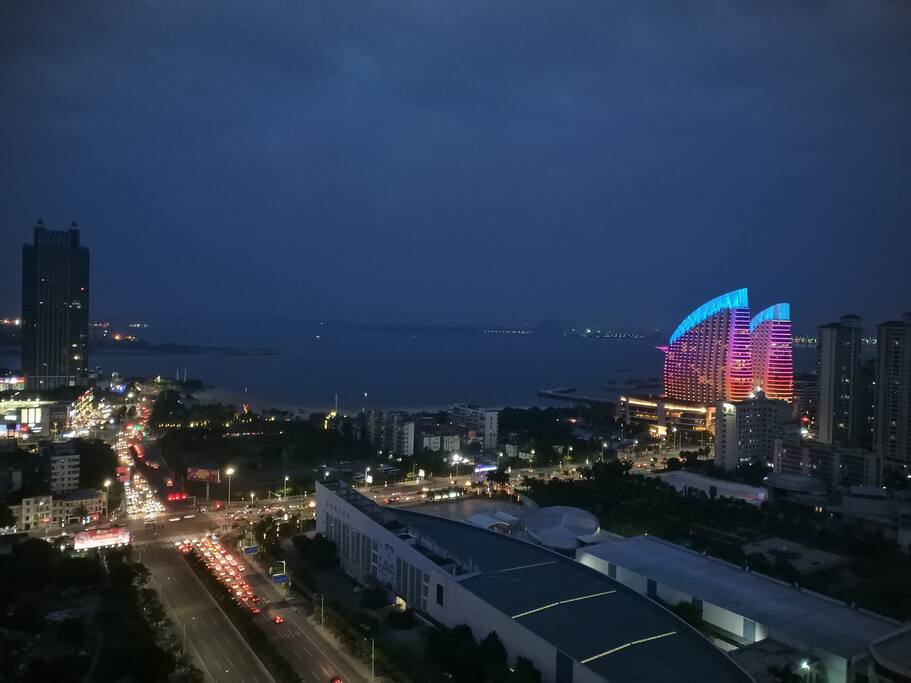 外眺夜景
