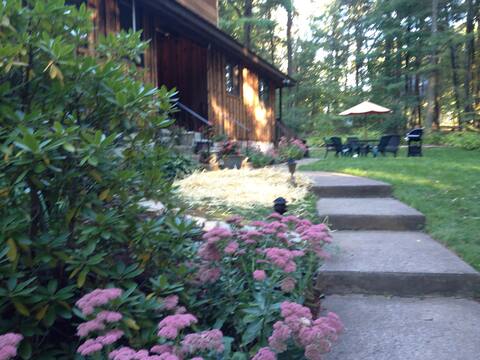 Very Private Country Home, Minutes from Hartford