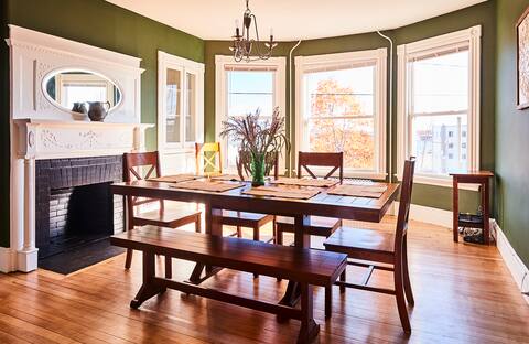 FABULOUS! Working waterfront views. 94 walk score.