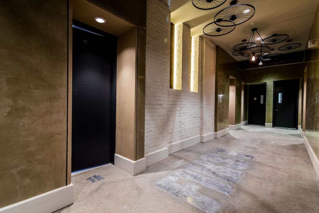 This is our floor and which will lead you to the Apartment