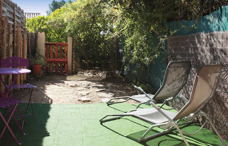 studio cosy  avec jardin