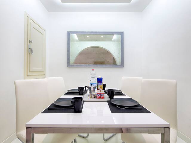 White Style Alcove gallery image 5