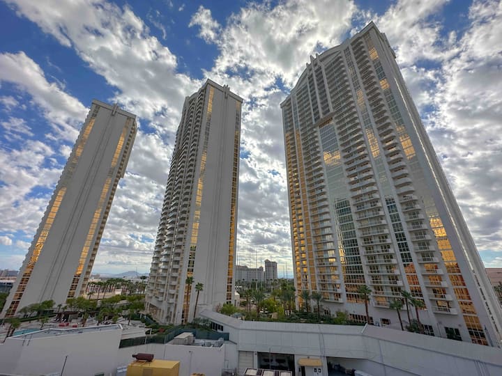 8052 MGM Signature Balcony Suite NO RESORT FEES - Condominiums for Rent in Las Vegas, Nevada, United States - Airbnb