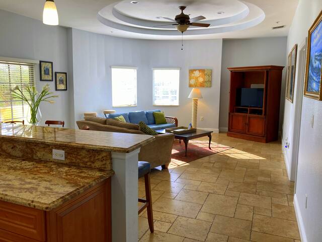 3 Bedroom Apartment, Roof Top Pool, Walk to Beach! gallery image 3