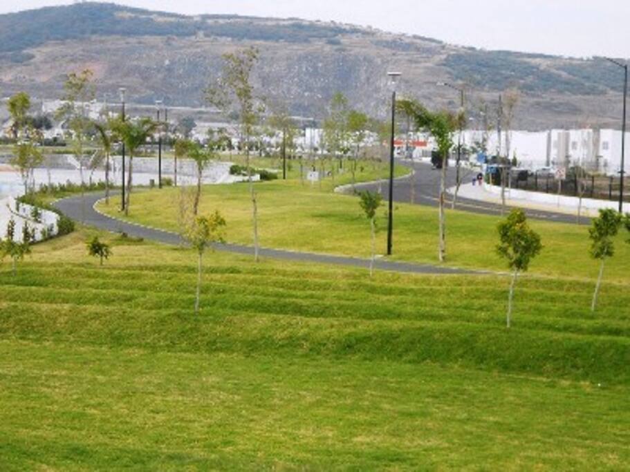 Áreas comunes externas para correr andar en bici y muchas actividades al aire libre.
