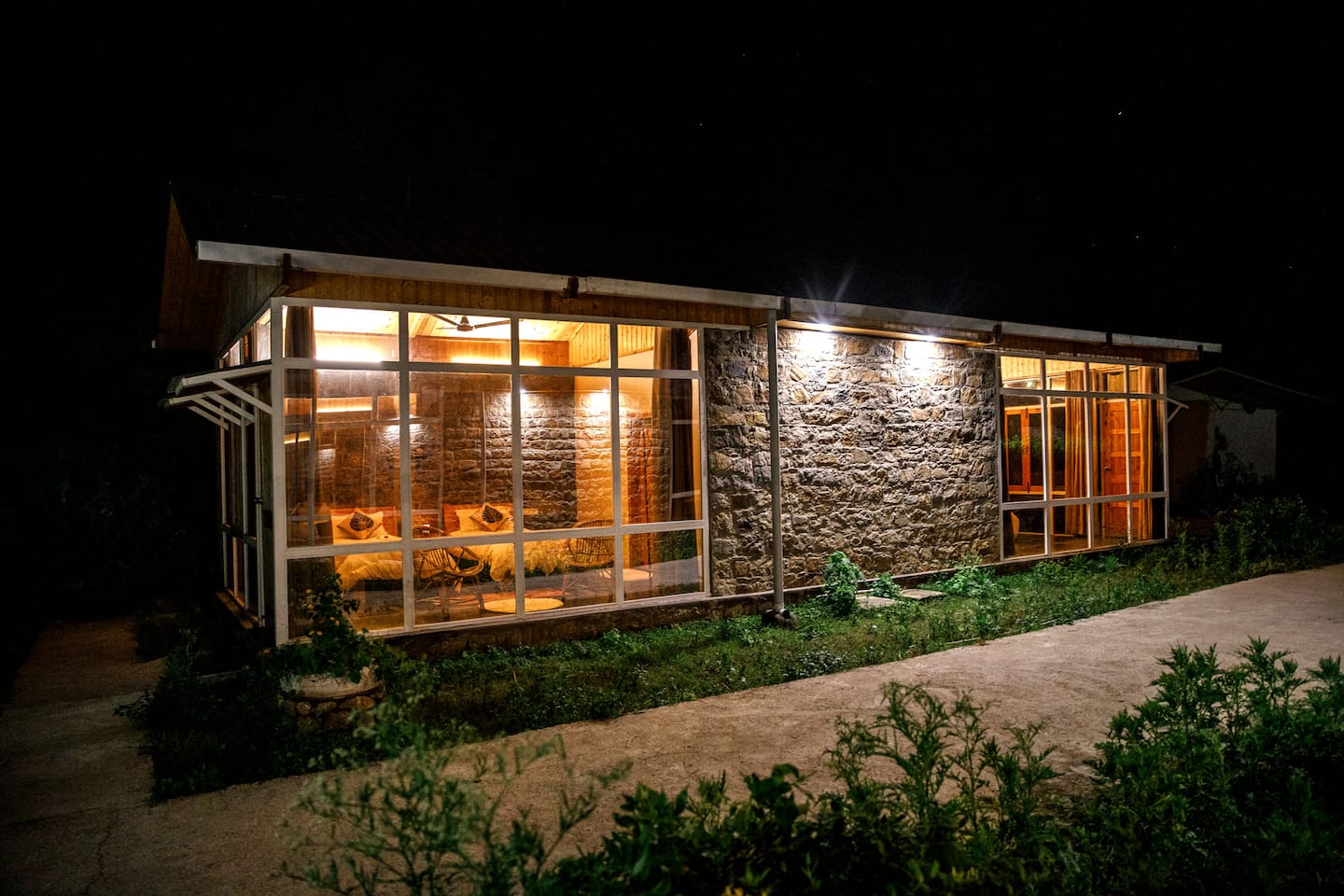 Stone cottage exterior on Manikut Mountain