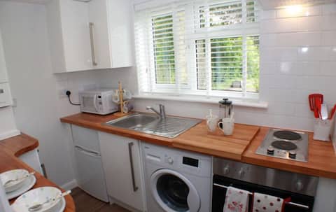 Popular Airbnb listing: self-contained studio Annexe in Canterbury