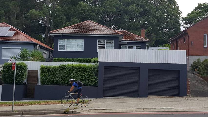 4 bedrooms. Oversized Pool. gallery image 5