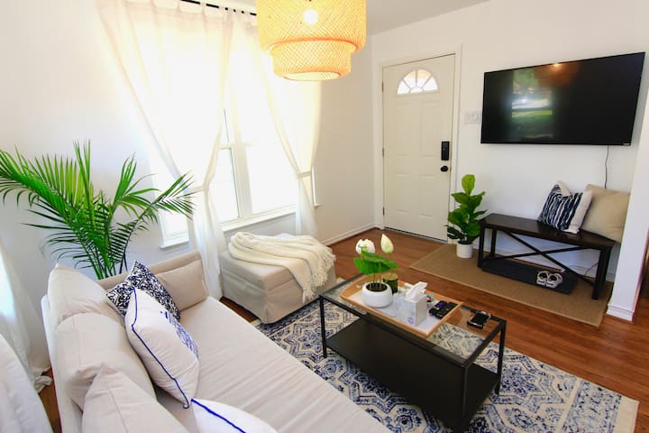 Tranquil Stylish Home Near White Rock Lake | 2br - Dallas, TX