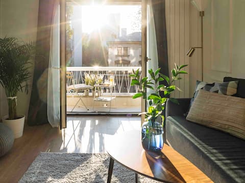 Bright Apartment | Top Location | City Balcony