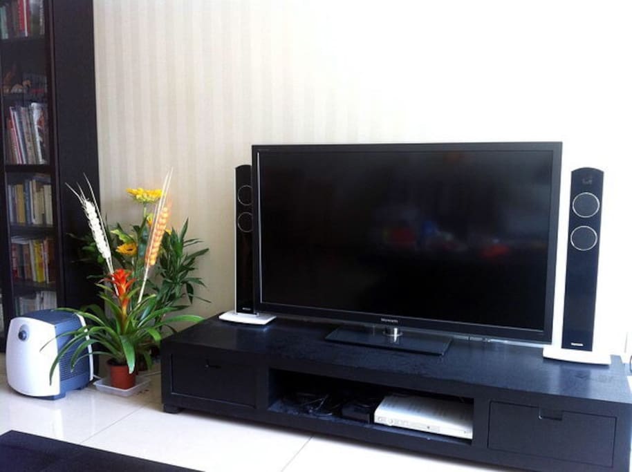 3D TV and humidifier