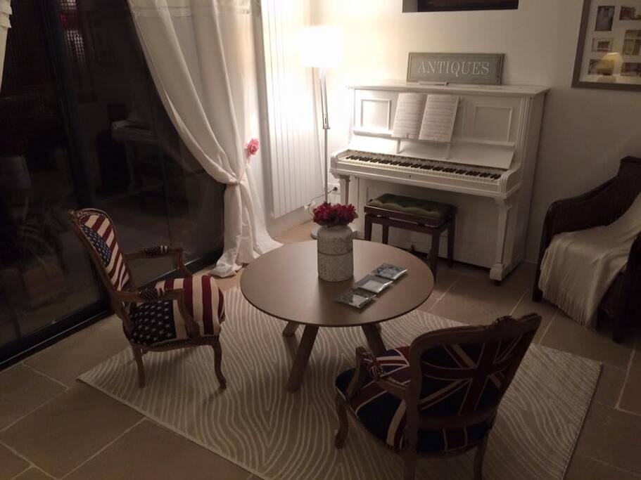 Espace pour prendre un verre et se détendre.