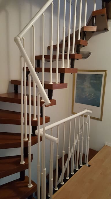 Treppen zum 1. Stock und zum Dachgeschoss
