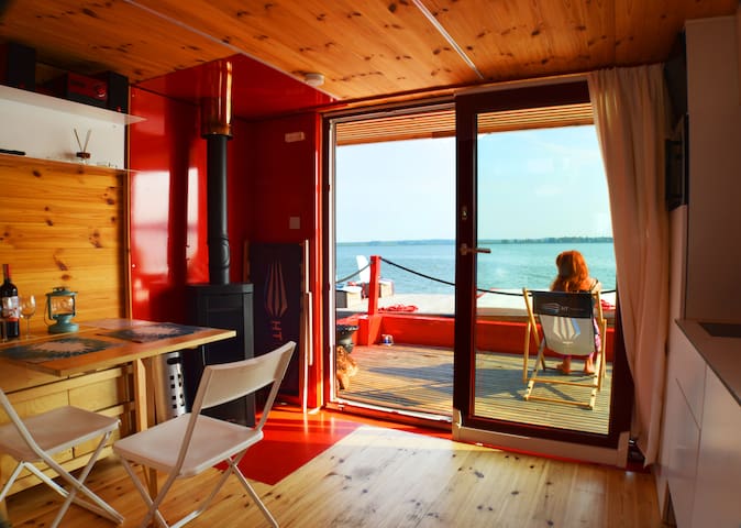 Houseboat HT9 with fireplace and motorboat