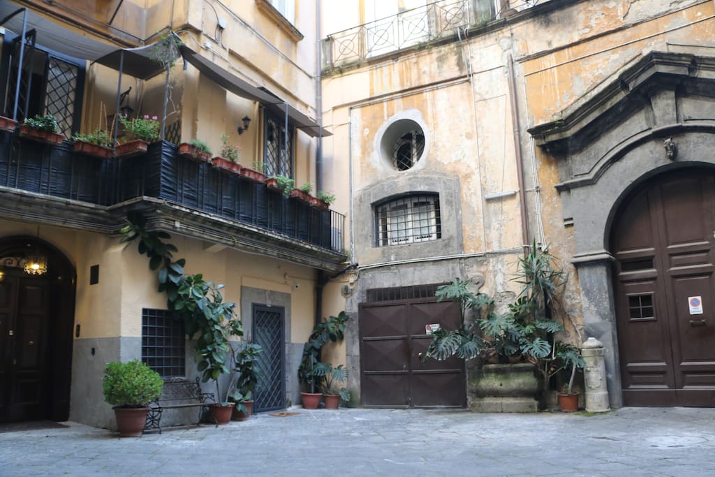 Cortile del Palazzo Solimena