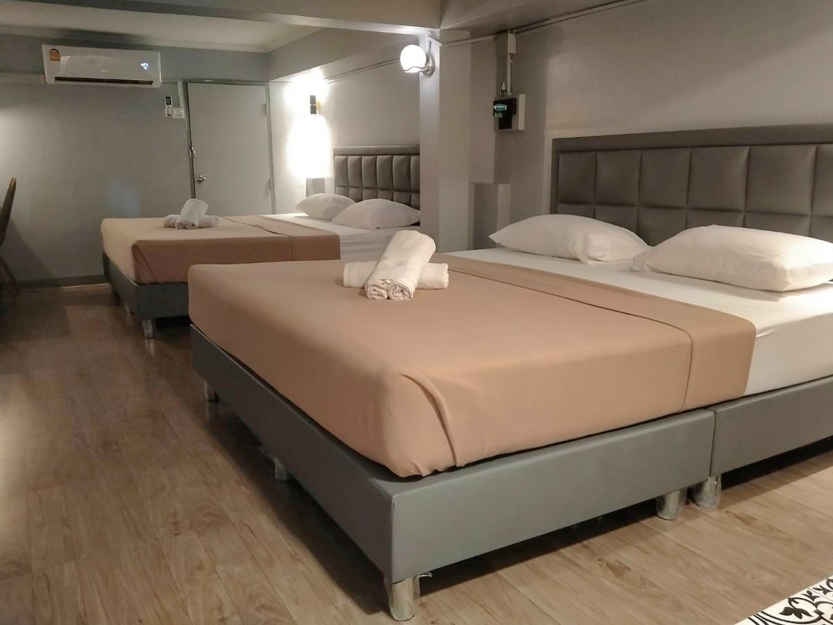 6号房间配有2张双人床