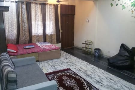 PRIVATE ROOM IN ANDHERI WEST ..FOUR BUNGLOWS