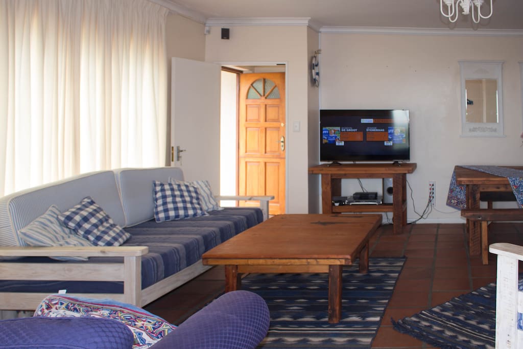 Laid back lounge area, with DSTV, DVD, 48" flat screen