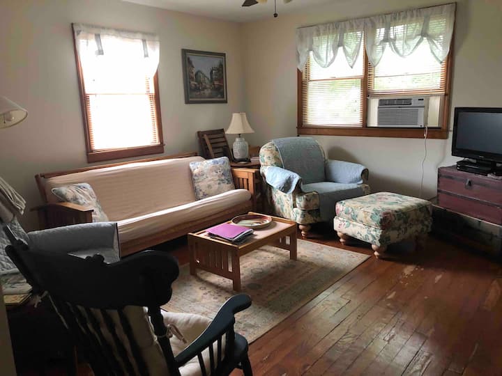 Garden View Guest Cottage - Hudson Valley, NY