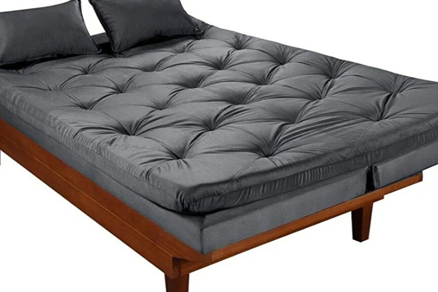 Кауч на спуштање во салета.