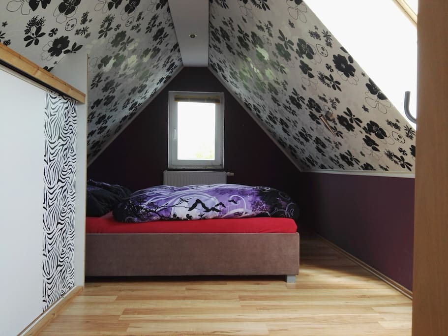 Schlafbereich mit Doppelbett (1,80 x 2,00 )+Einbauschrank