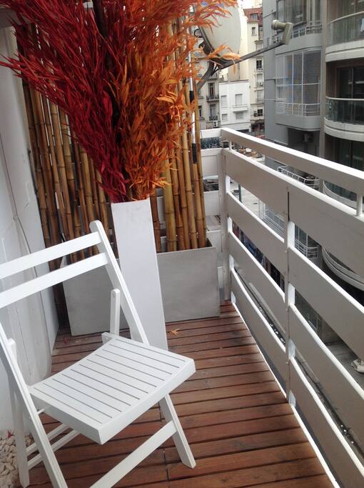 Varanda com vista para rua