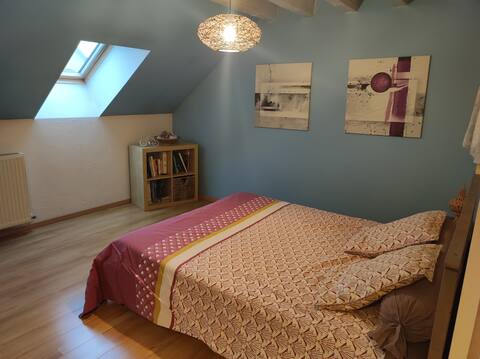 PRIVATE FLOOR of 60 m2 with small kitchen + bathroom