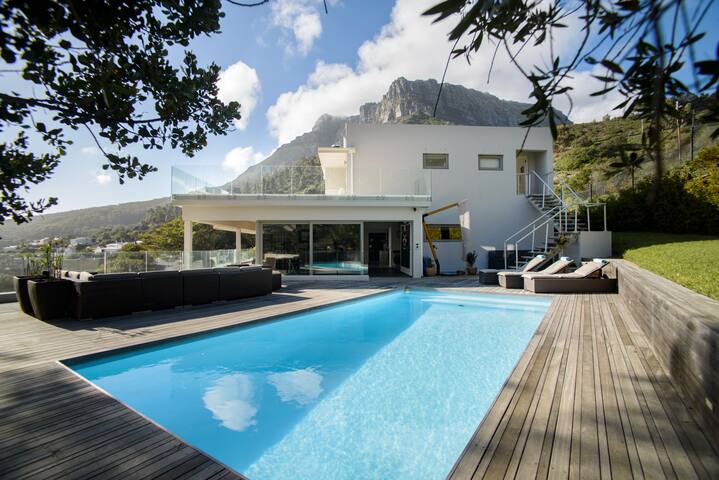 The Llandudno-Villa With Breathtaking Ocean Views gallery image 5