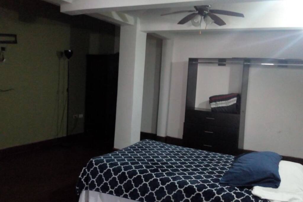 Dormitorio amplio con baño privado, closeth