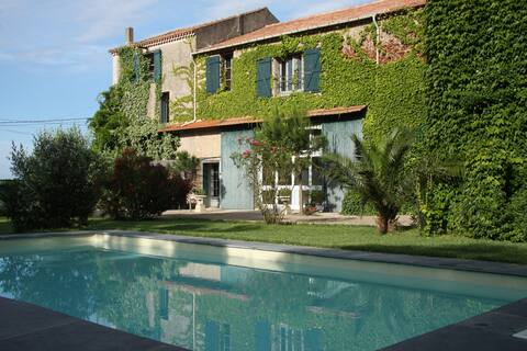 Charming Gite + Pool & Game Room